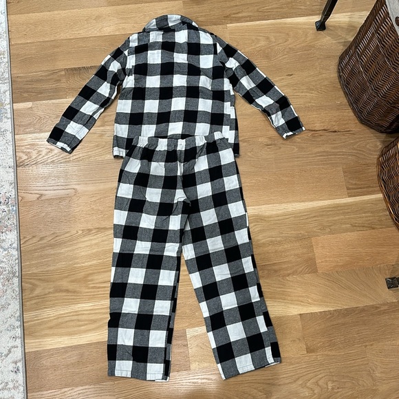 5/$22 Women’s petite XS buffalo plaid pajamas - Picture 3 of 3